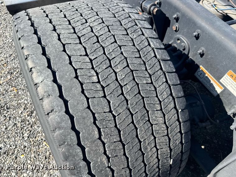 image for item EI4147 2021 Freightliner Cascadia semi truck