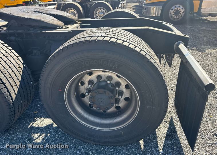 image for item EI4147 2021 Freightliner Cascadia semi truck