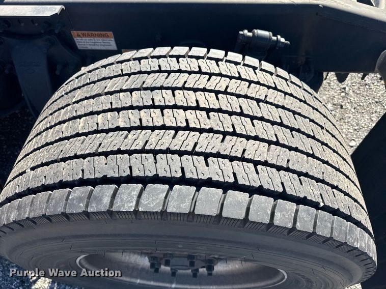 image for item EI4147 2021 Freightliner Cascadia semi truck