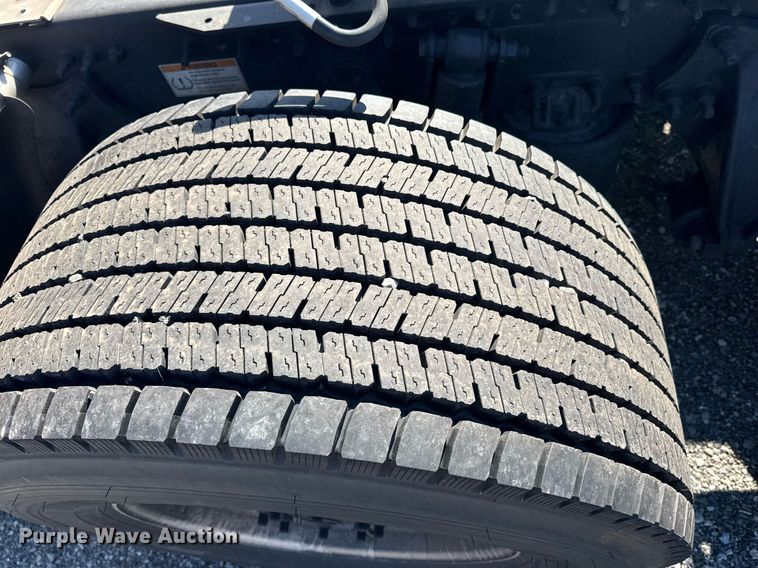 image for item EI4147 2021 Freightliner Cascadia semi truck