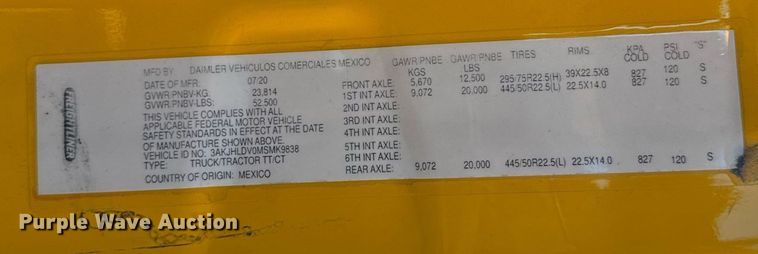 image for item EI4147 2021 Freightliner Cascadia semi truck