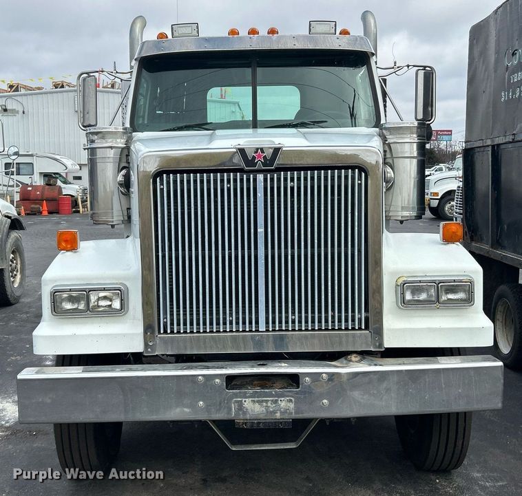 image for item EK2621 2009 Western Star 4900 semi truck