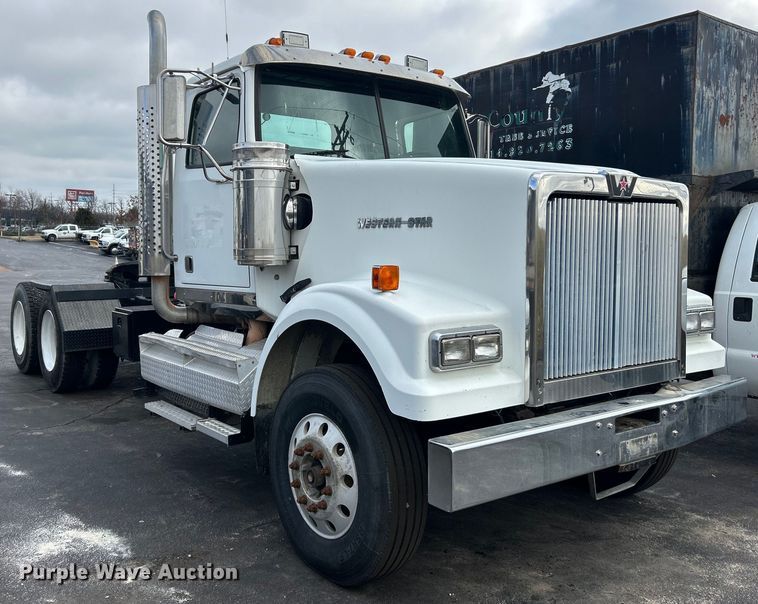 image for item EK2621 2009 Western Star 4900 semi truck