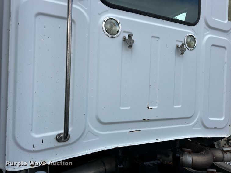 image for item EK2621 2009 Western Star 4900 semi truck