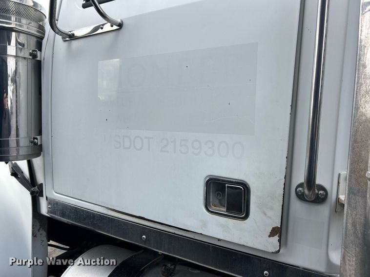 image for item EK2621 2009 Western Star 4900 semi truck