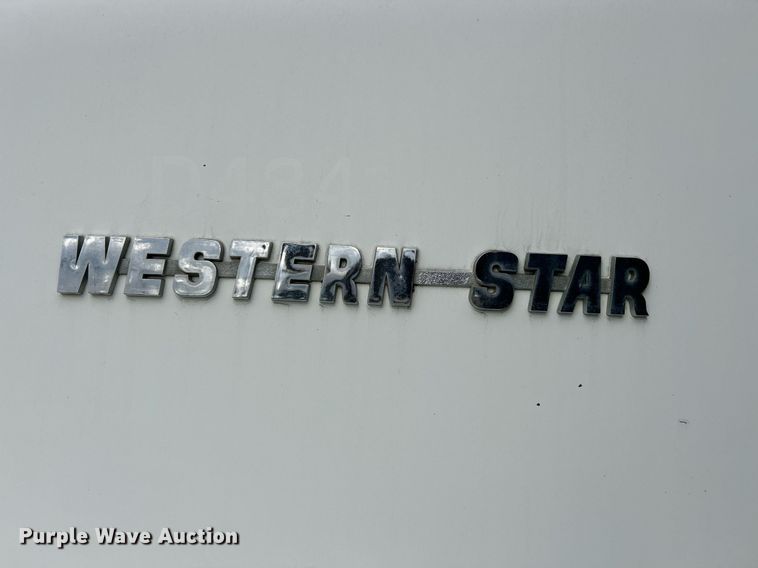 image for item EK2621 2009 Western Star 4900 semi truck