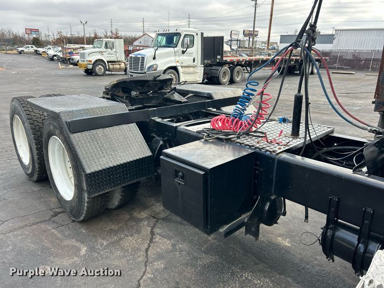 image for item EK2621 2009 Western Star 4900 semi truck