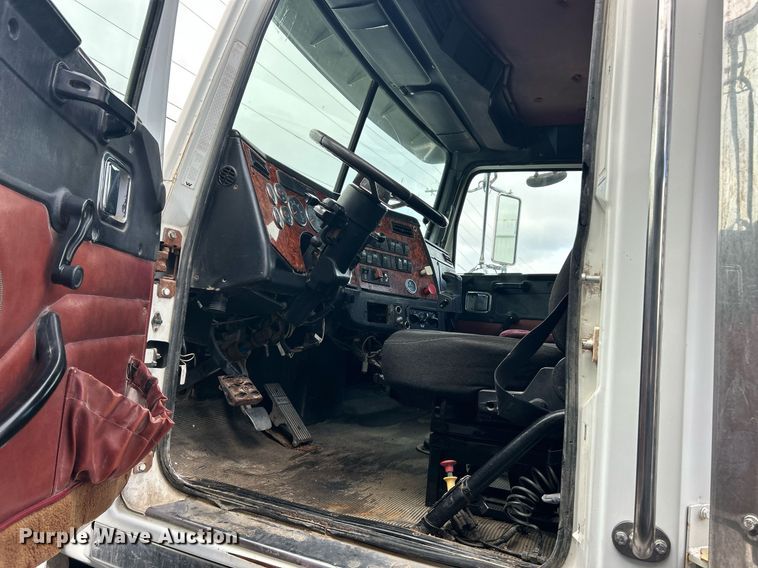 image for item EK2621 2009 Western Star 4900 semi truck