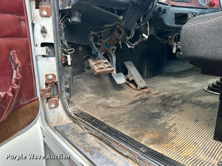 image for item EK2621 2009 Western Star 4900 semi truck