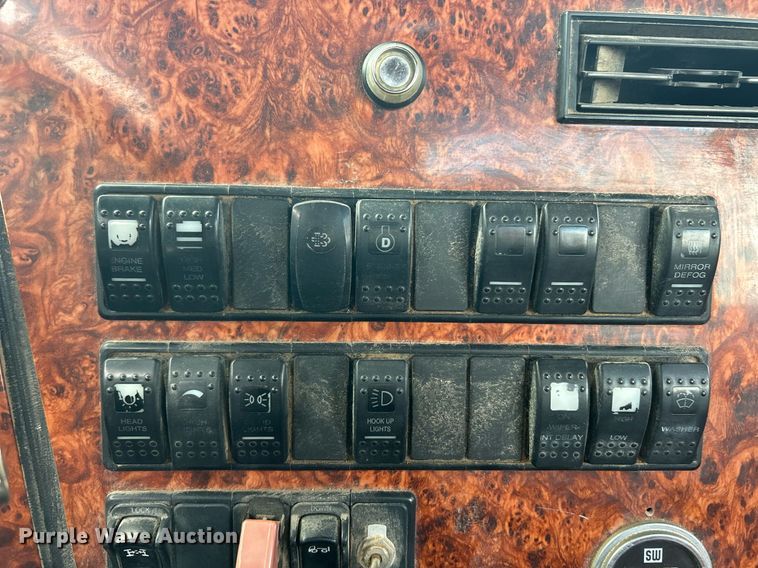 image for item EK2621 2009 Western Star 4900 semi truck