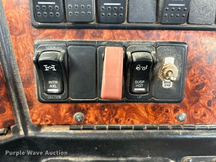 image for item EK2621 2009 Western Star 4900 semi truck