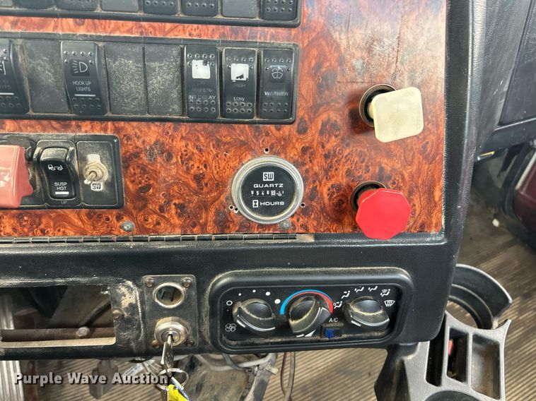 image for item EK2621 2009 Western Star 4900 semi truck