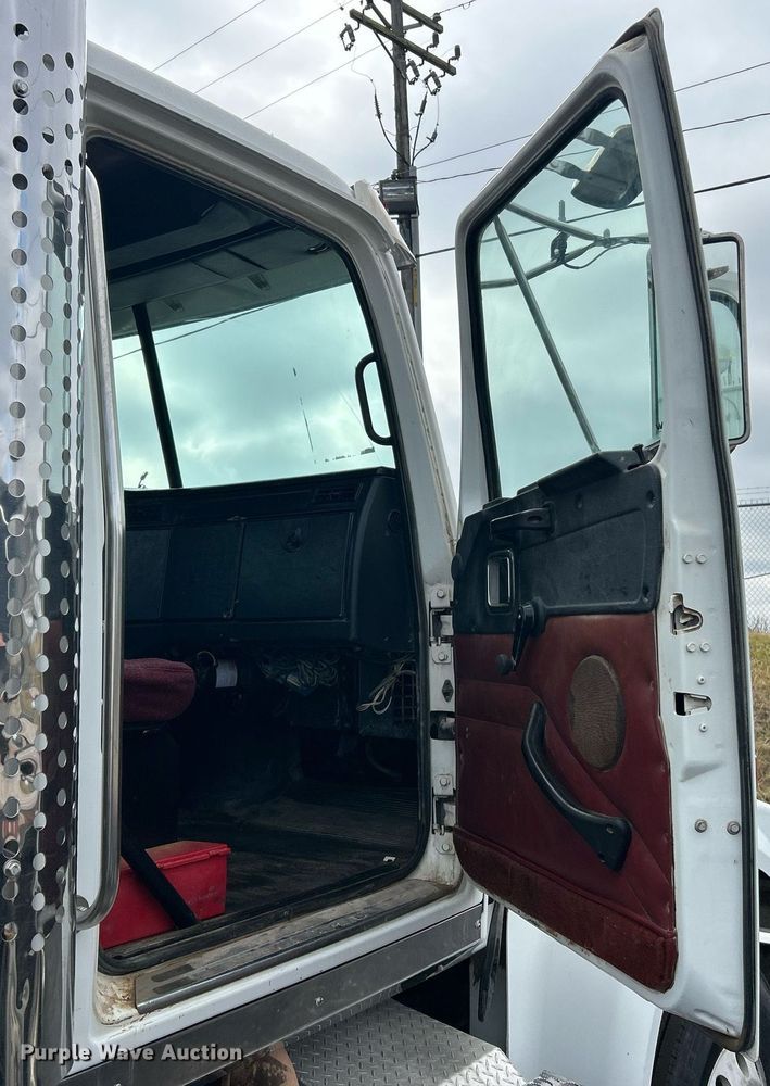 image for item EK2621 2009 Western Star 4900 semi truck