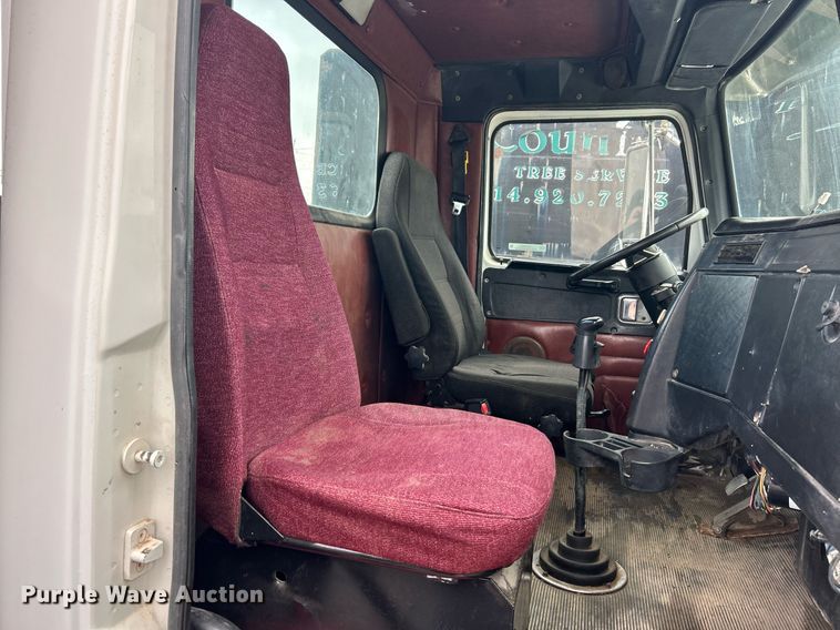 image for item EK2621 2009 Western Star 4900 semi truck