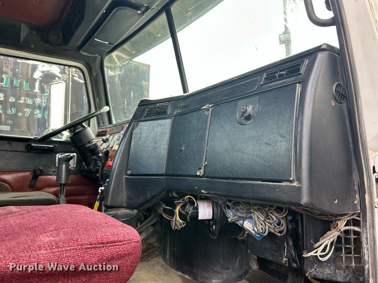 image for item EK2621 2009 Western Star 4900 semi truck