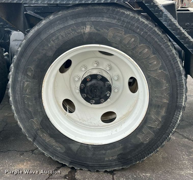 image for item EK2621 2009 Western Star 4900 semi truck