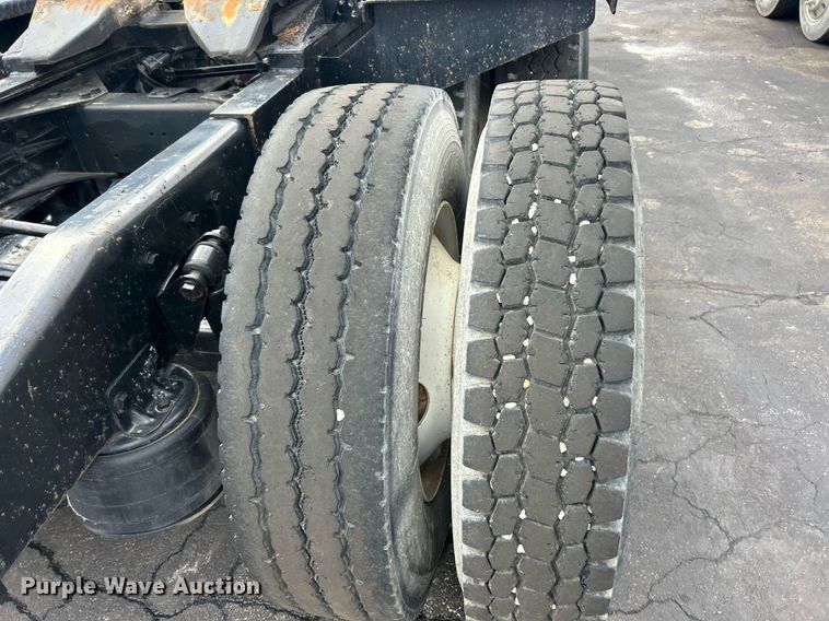 image for item EK2621 2009 Western Star 4900 semi truck