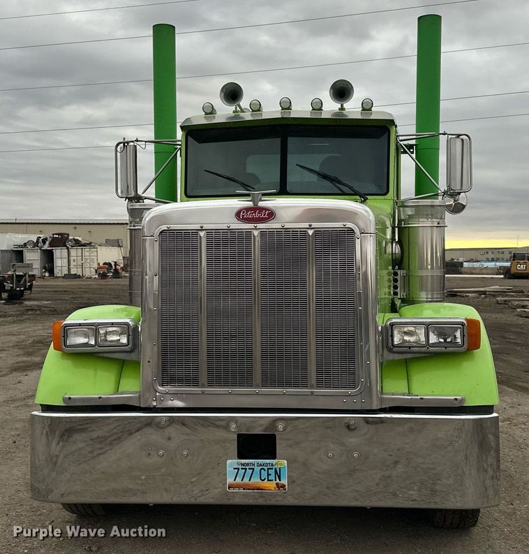 image for item EN2559 2004 Peterbilt  379 semi truck