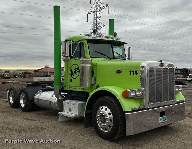 image for item EN2559 2004 Peterbilt  379 semi truck
