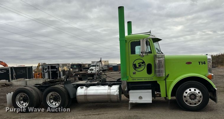 image for item EN2559 2004 Peterbilt  379 semi truck