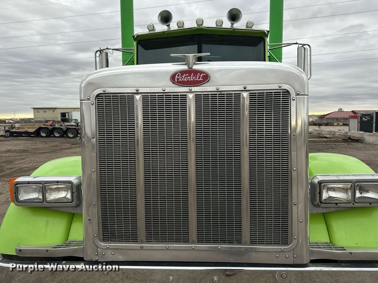 image for item EN2559 2004 Peterbilt  379 semi truck