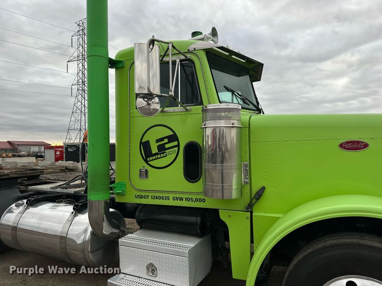 image for item EN2559 2004 Peterbilt  379 semi truck