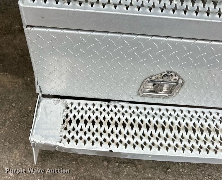 image for item EN2559 2004 Peterbilt  379 semi truck