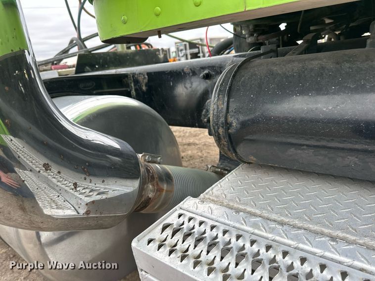 image for item EN2559 2004 Peterbilt  379 semi truck