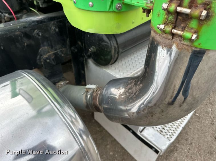 image for item EN2559 2004 Peterbilt  379 semi truck