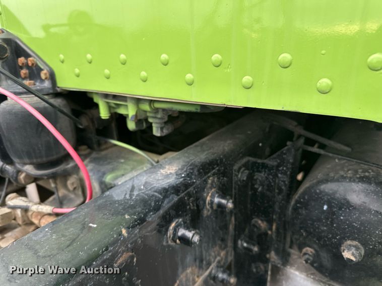 image for item EN2559 2004 Peterbilt  379 semi truck