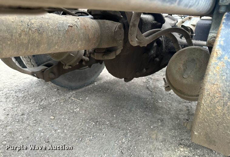 image for item EN2559 2004 Peterbilt  379 semi truck