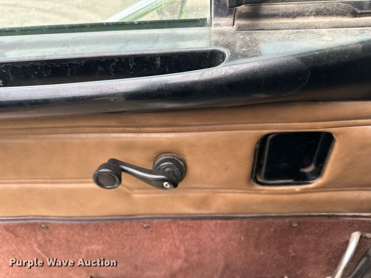 image for item EN2559 2004 Peterbilt  379 semi truck