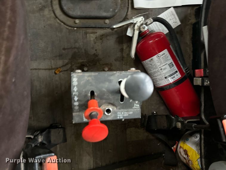 image for item EN2559 2004 Peterbilt  379 semi truck