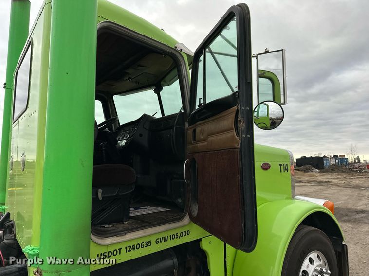 image for item EN2559 2004 Peterbilt  379 semi truck