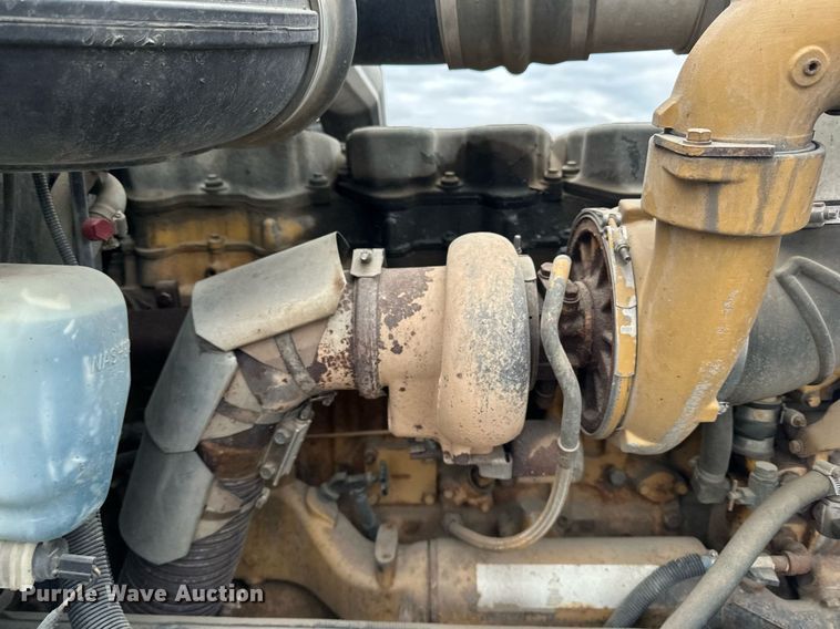 image for item EN2559 2004 Peterbilt  379 semi truck