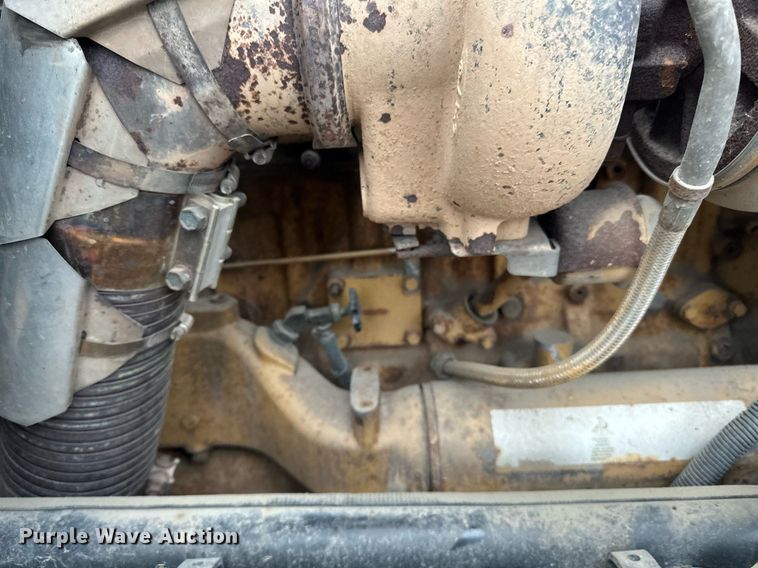 image for item EN2559 2004 Peterbilt  379 semi truck