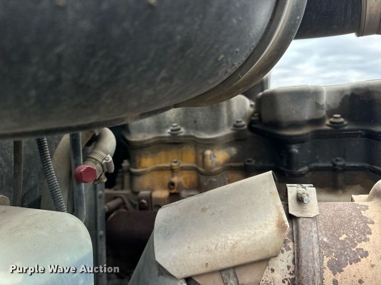 image for item EN2559 2004 Peterbilt  379 semi truck