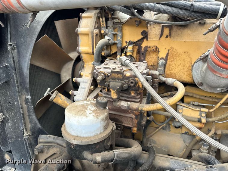 image for item EN2559 2004 Peterbilt  379 semi truck