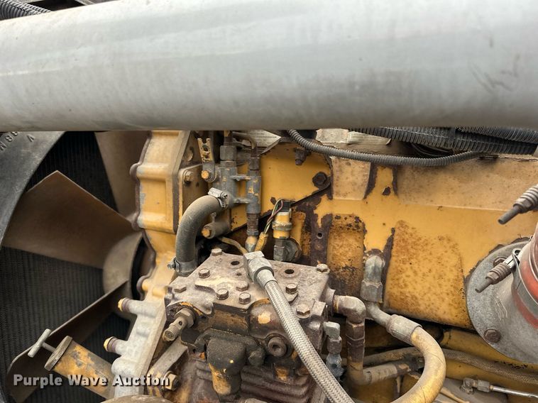 image for item EN2559 2004 Peterbilt  379 semi truck