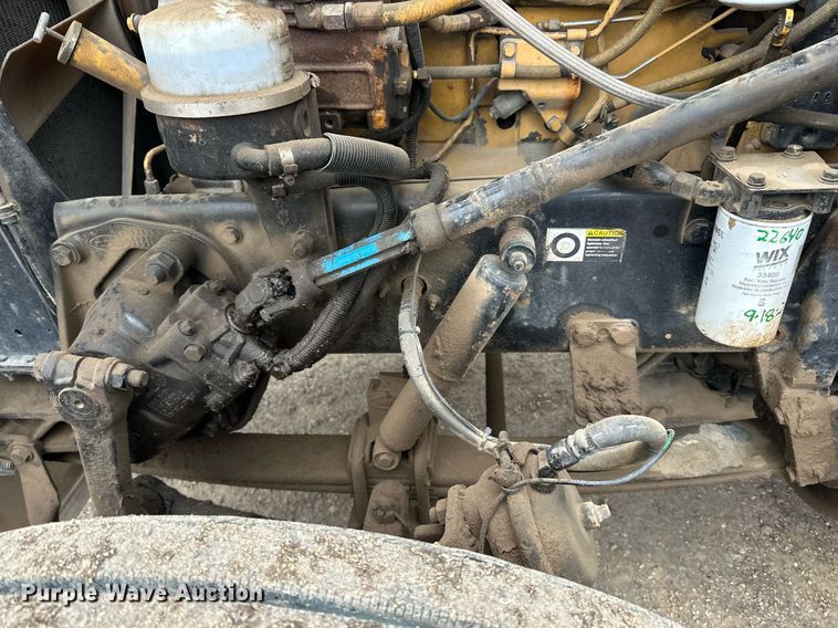 image for item EN2559 2004 Peterbilt  379 semi truck