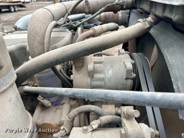 image for item EN2559 2004 Peterbilt  379 semi truck