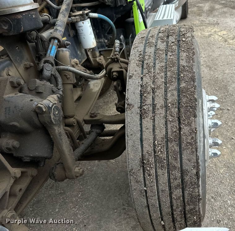 image for item EN2559 2004 Peterbilt  379 semi truck