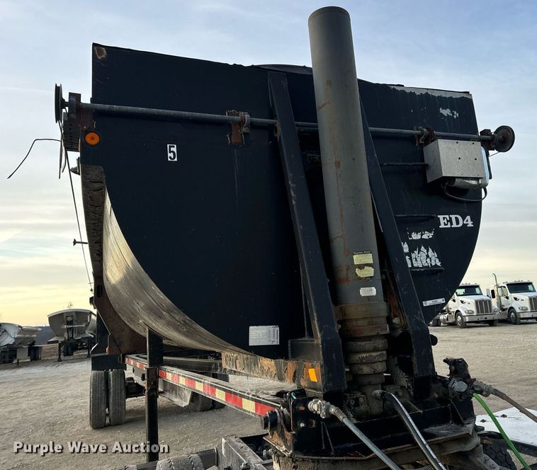 image for item EN5082 2005 Clement RKHSB432 end dump trailer