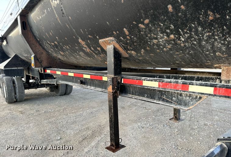 image for item EN5082 2005 Clement RKHSB432 end dump trailer