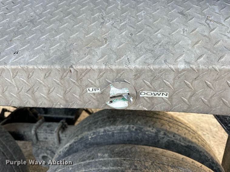 image for item EN5082 2005 Clement RKHSB432 end dump trailer