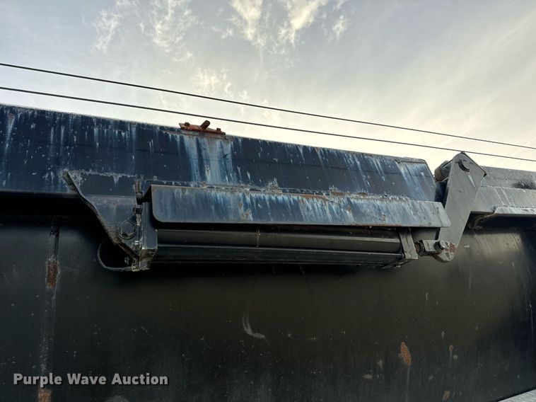 image for item EN5082 2005 Clement RKHSB432 end dump trailer