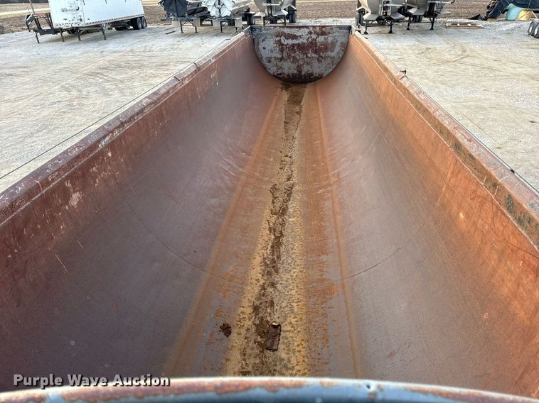 image for item EN5082 2005 Clement RKHSB432 end dump trailer