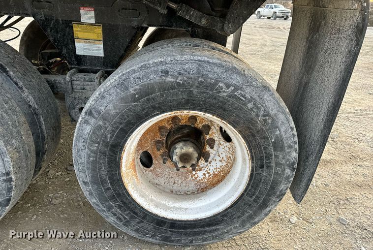 image for item EN5082 2005 Clement RKHSB432 end dump trailer