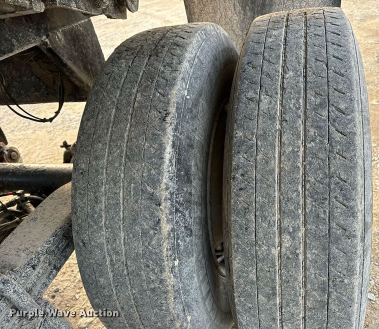 image for item EN5082 2005 Clement RKHSB432 end dump trailer