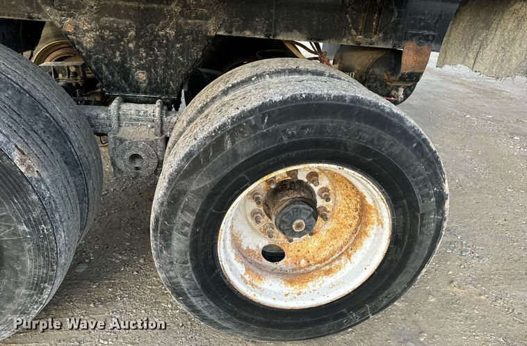 image for item EN5082 2005 Clement RKHSB432 end dump trailer